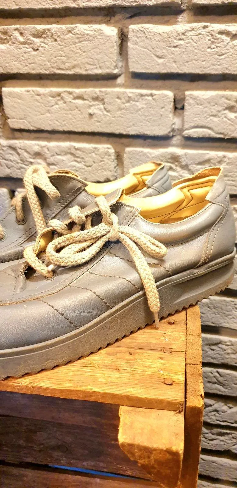 Brand New Deadstock Vintage 70's Tempo Trainer