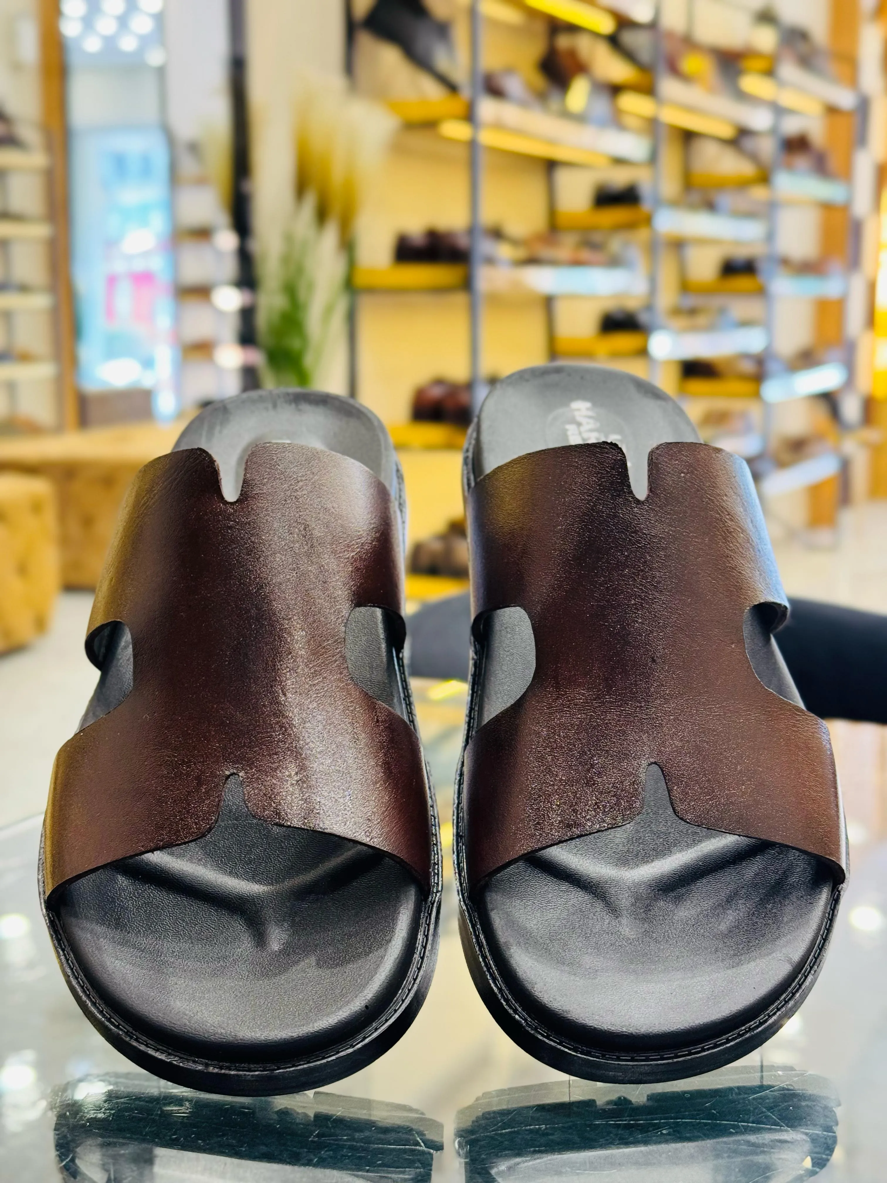 CLASSIC TWO-TONE SLIPPERS