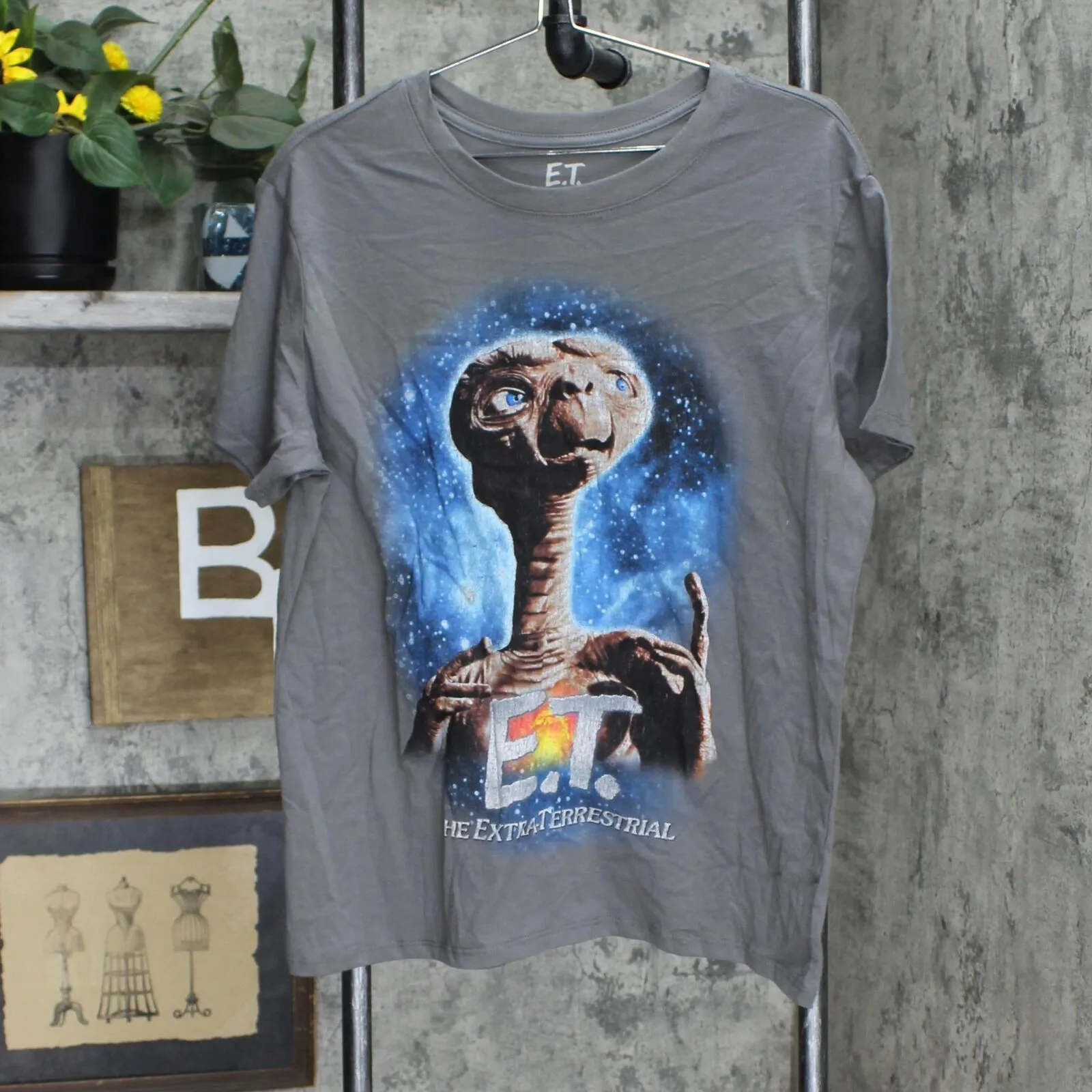 E.T. Women's Universal Studios Short Sleeve Graphic T-Shirt Tee Gray XXL