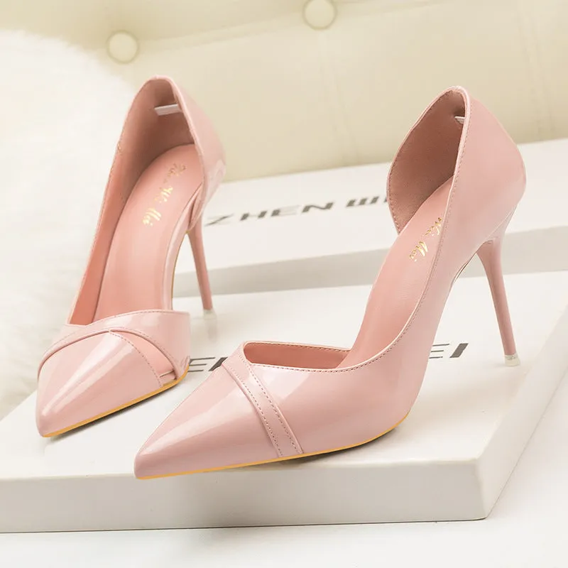 Fashionable and minimalist high heels