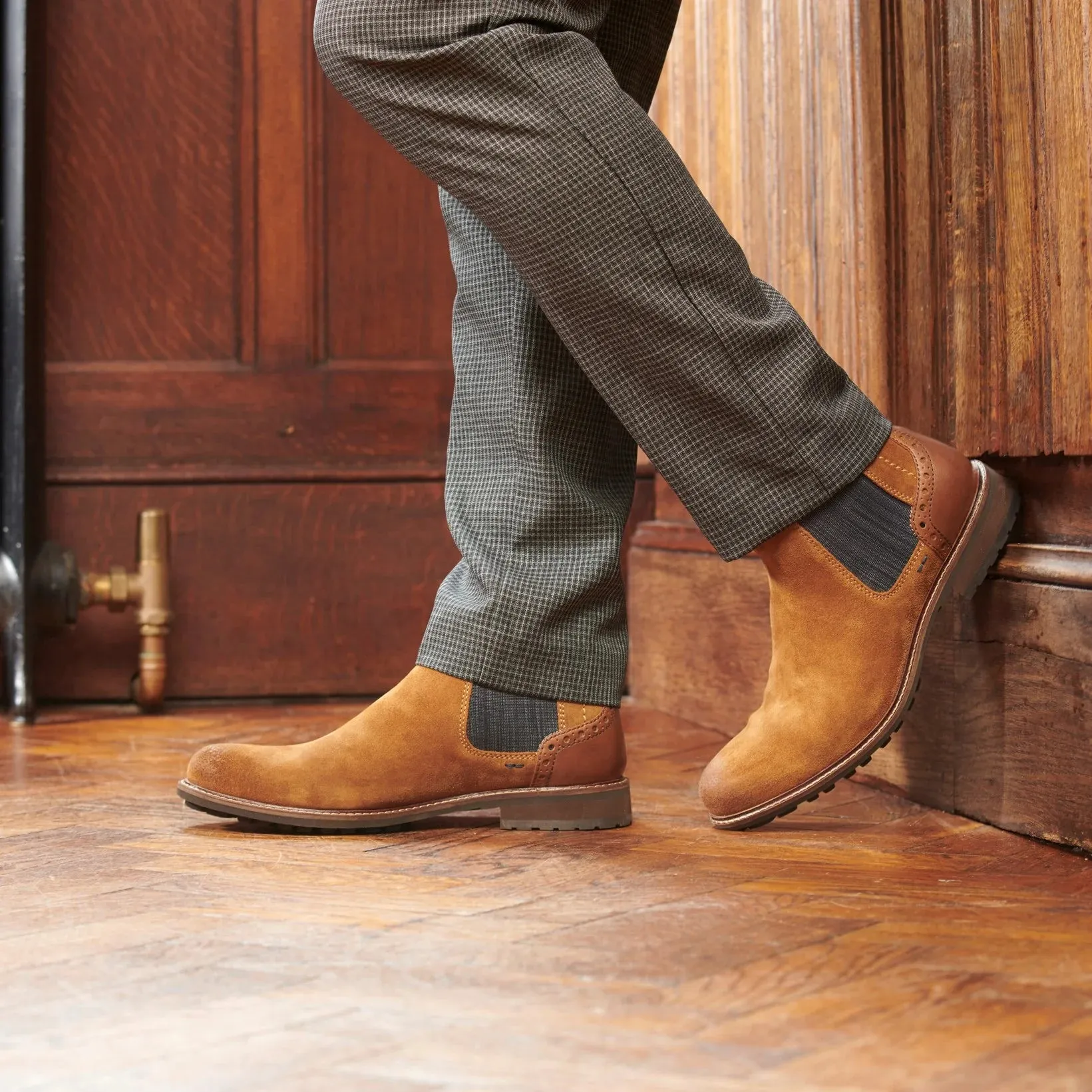Josef Seibel Men's Jasper 50 Suede Waterproof Chelsea Boots Camel Brown