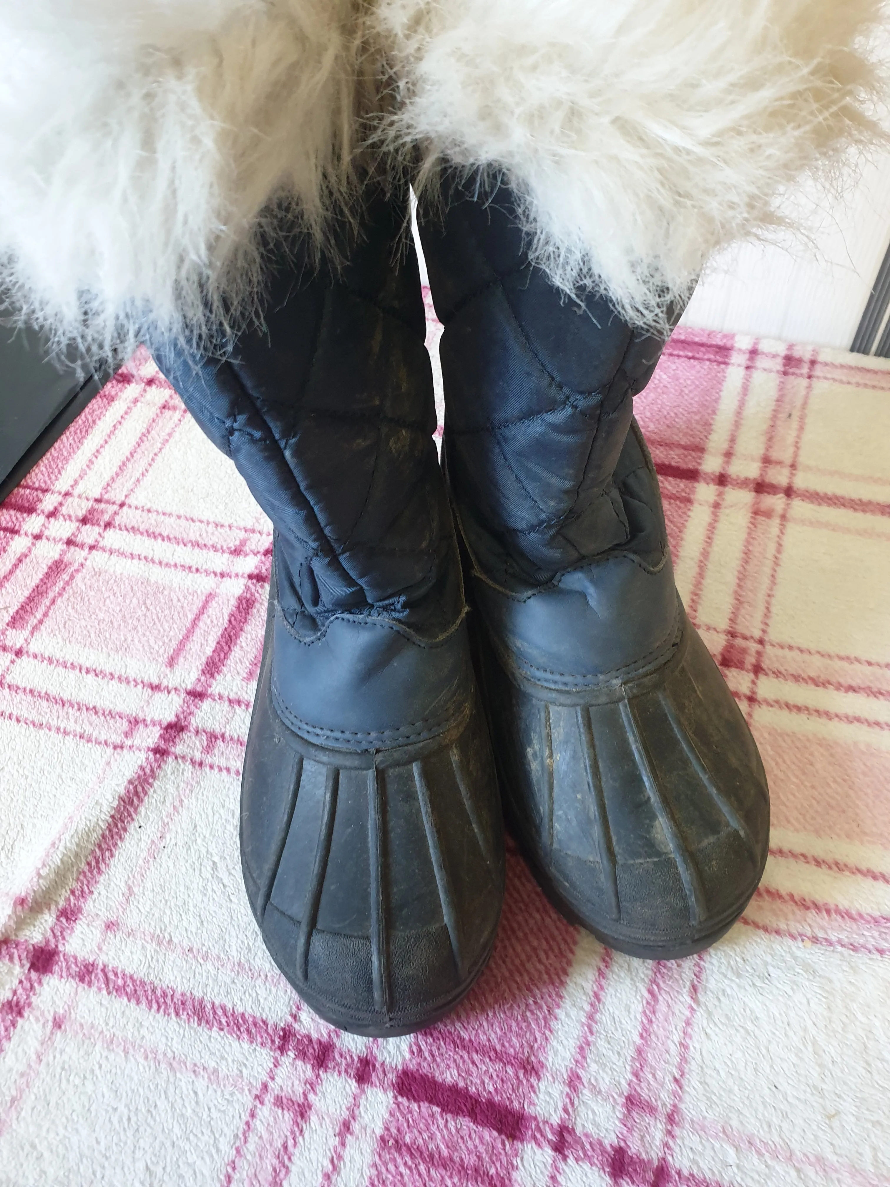 Size 2 Navy children’s muck boots fleece lined