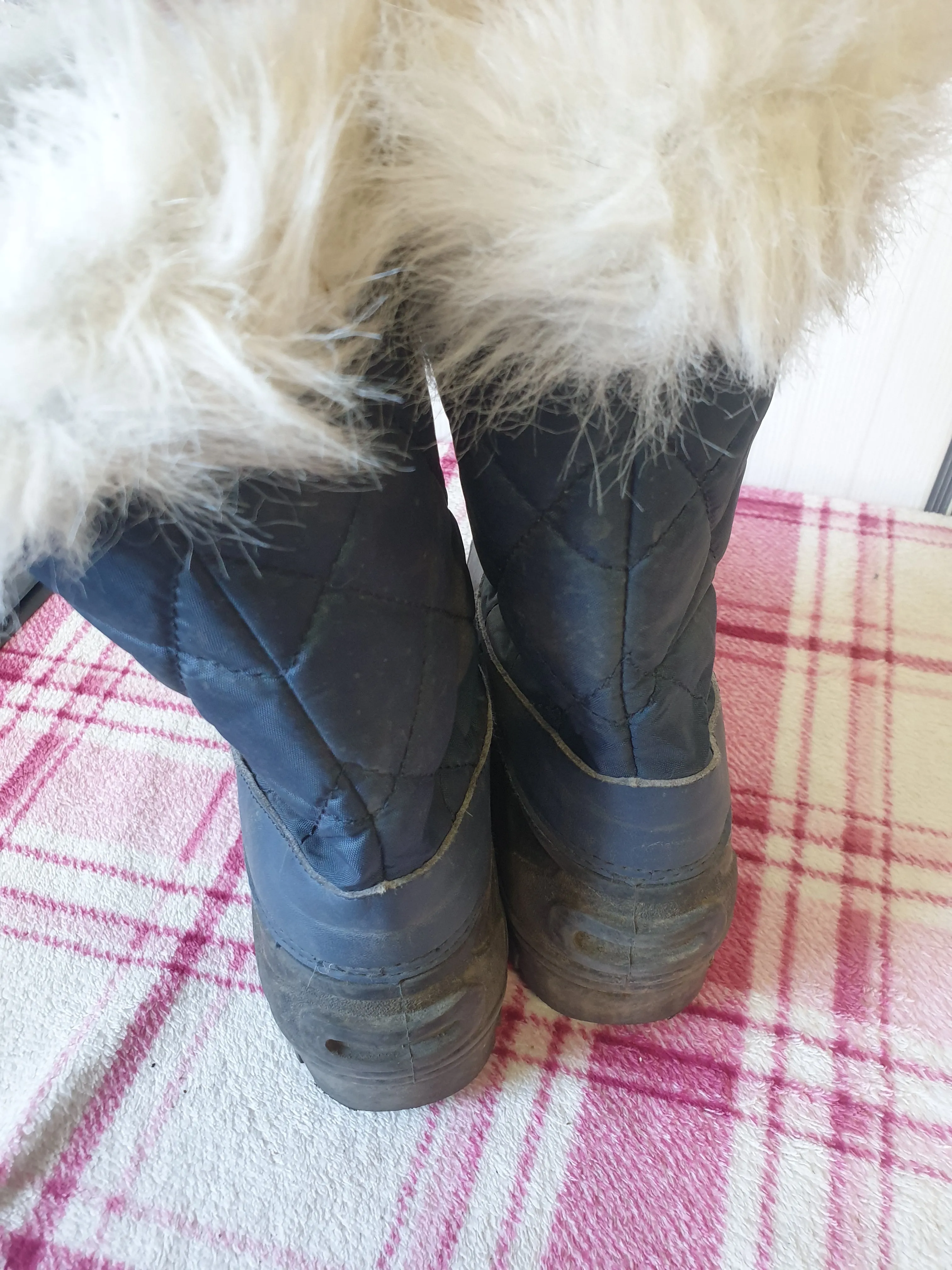 Size 2 Navy children’s muck boots fleece lined