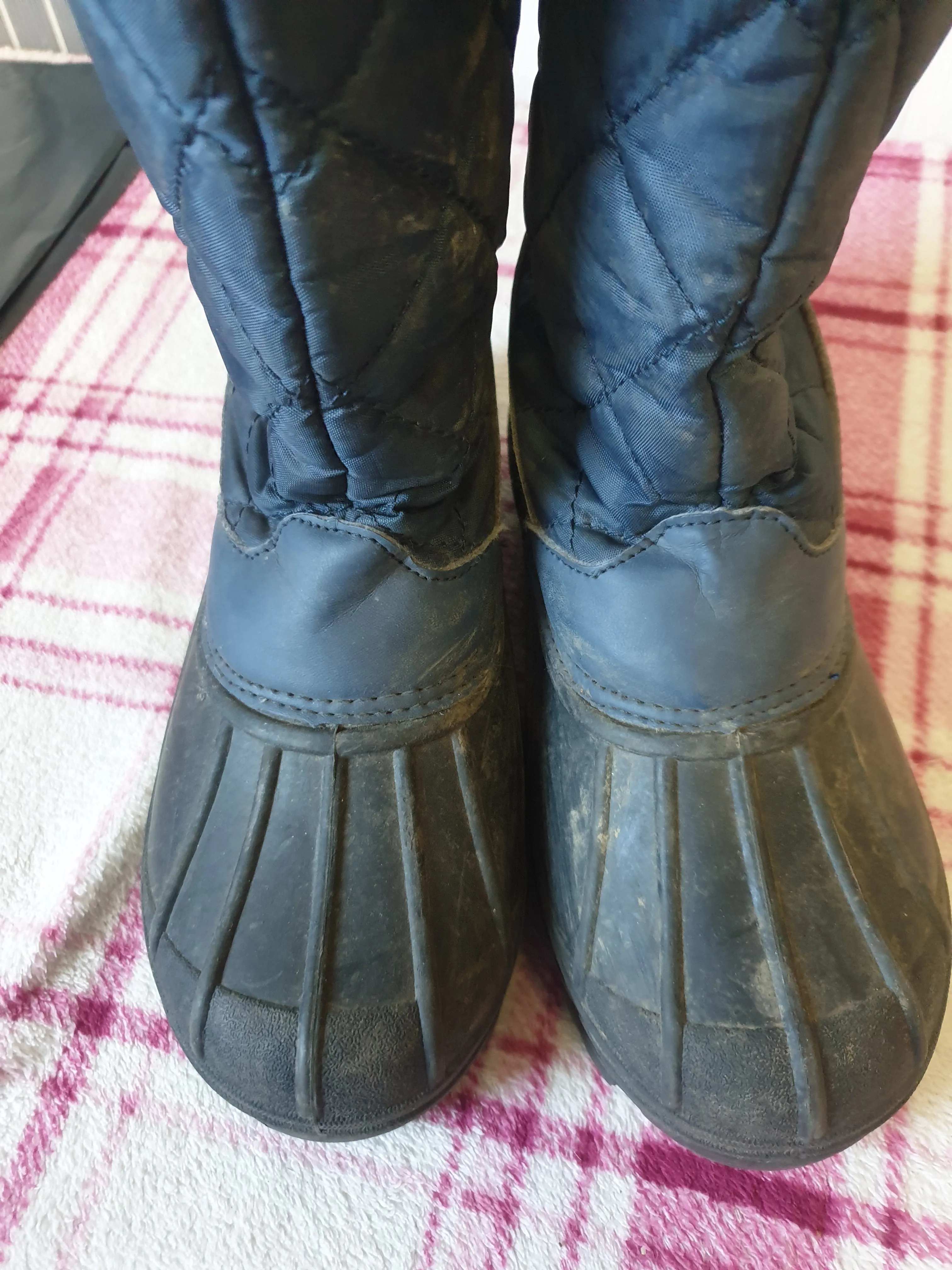 Size 2 Navy children’s muck boots fleece lined