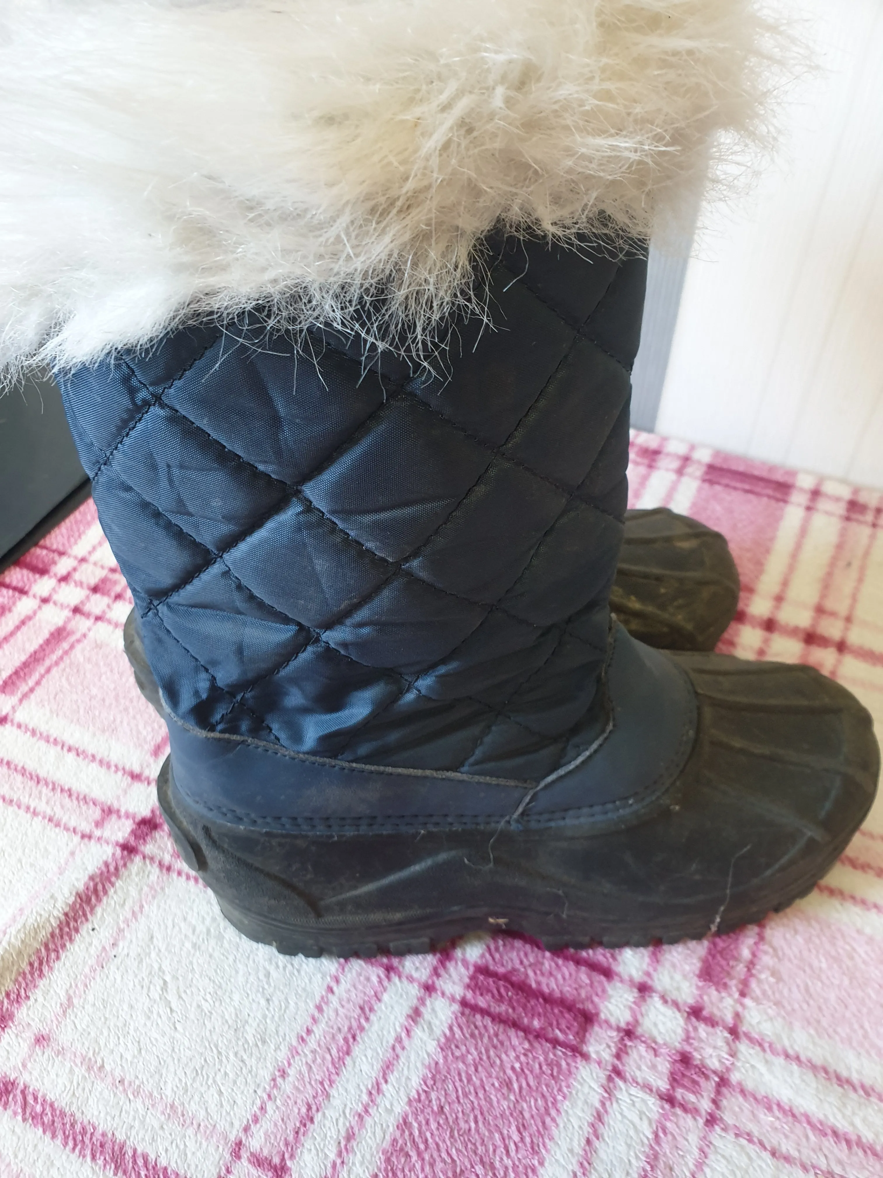 Size 2 Navy children’s muck boots fleece lined