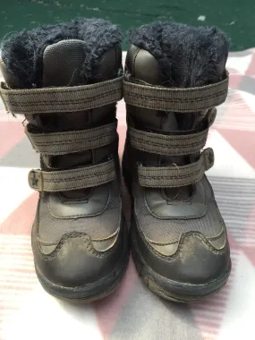 Snow/mucker boots childrens size 8