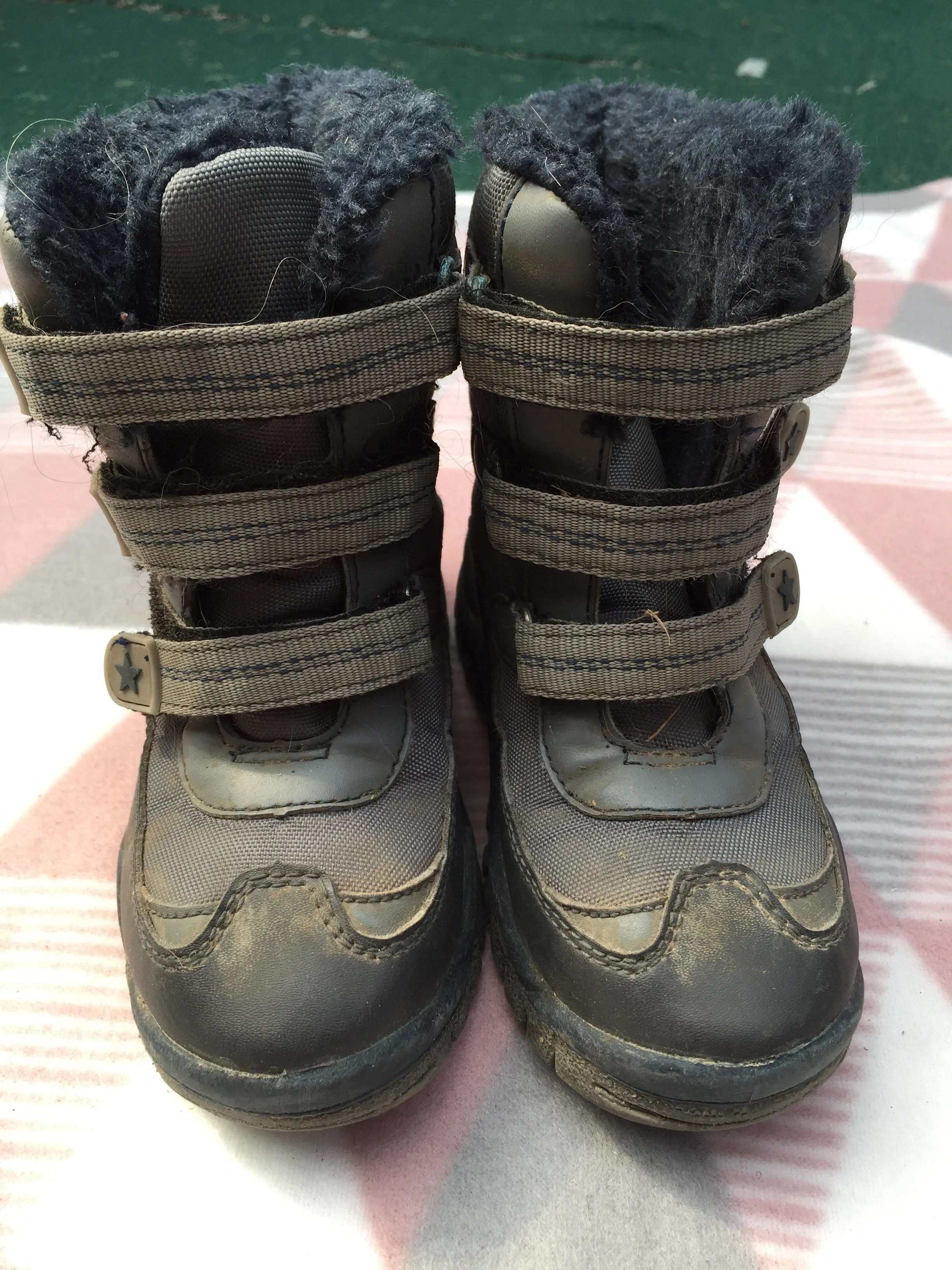 Snow/mucker boots childrens size 8