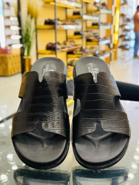TEXTURED BLACK SLIPPERS